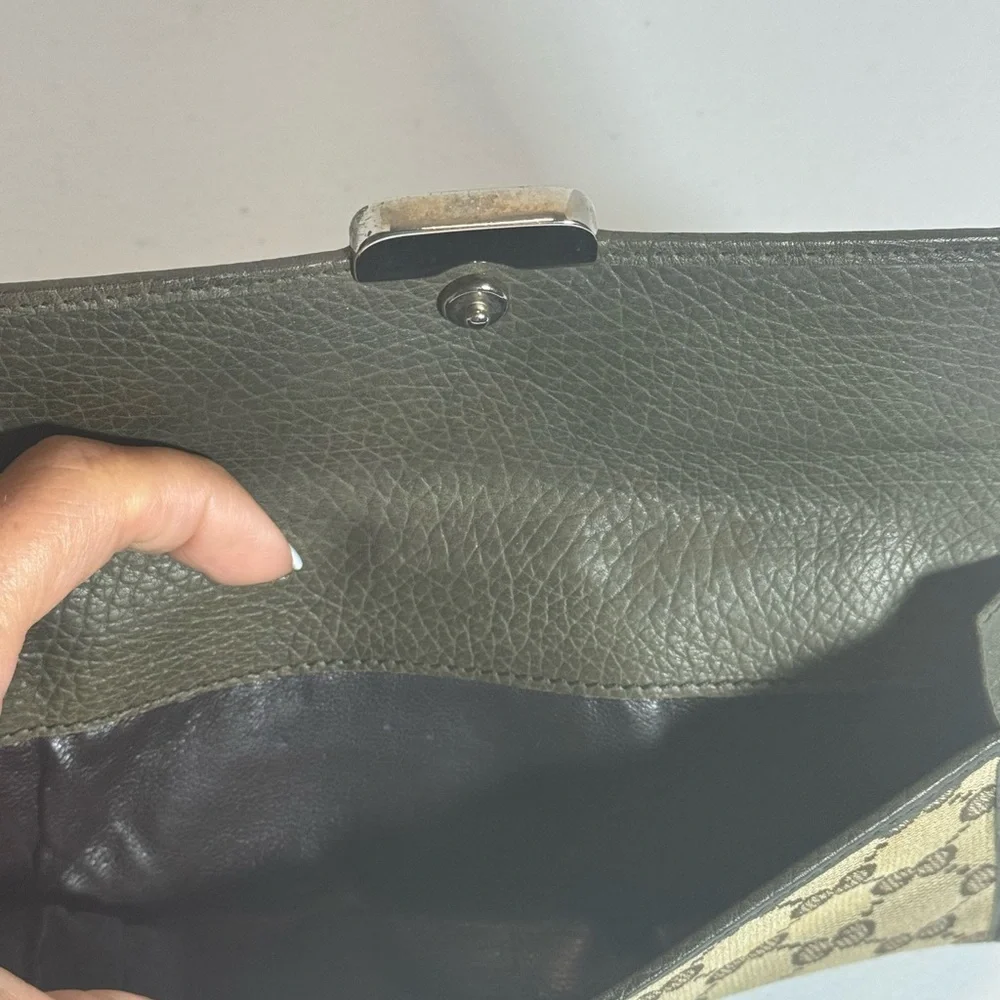 Gucci Beige Monogram Wallet - Picture 5 of 10